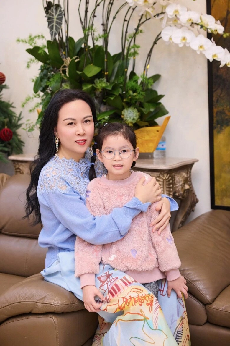 Bé sumi nhà phượng chanel khoe mình là con gái quách ngọc ngoan xin bố đưa đi gặp thần tượng phương mỹ chi - 9