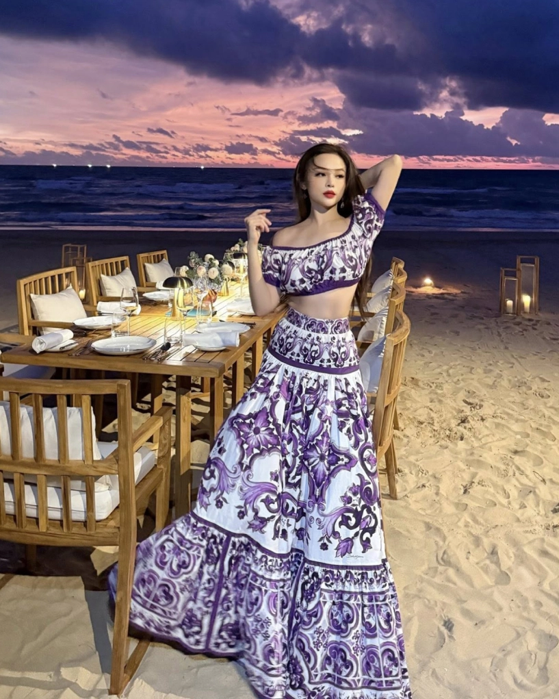 Bộ sưu tập đầm hoa lá cành giá hàng trăm triệu đồng của huyền baby - 1