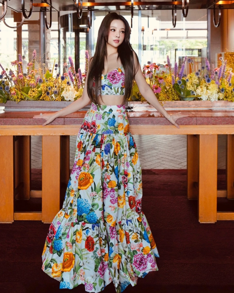 Bộ sưu tập đầm hoa lá cành giá hàng trăm triệu đồng của huyền baby - 2
