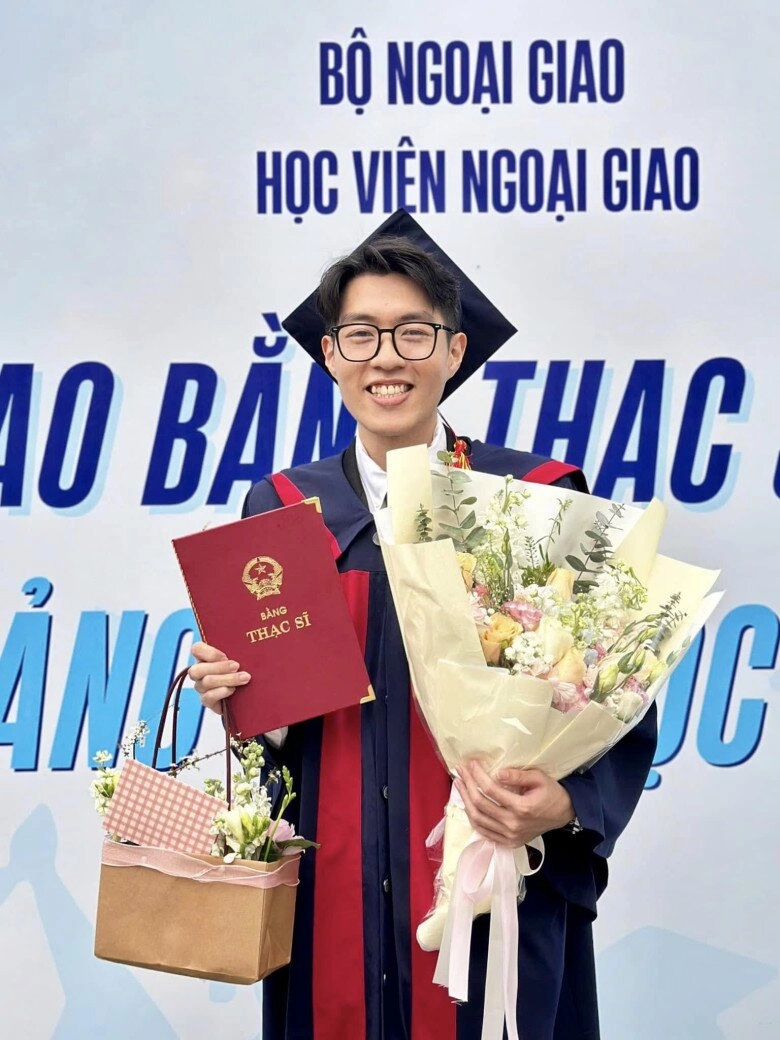 Btv vtv sinh năm 2000 đội bão đưa tin song ngữ là thạc sĩ tốt nghiệp trường danh giá nhận học bổng của đức - 5