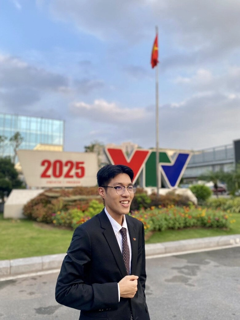 Btv vtv sinh năm 2000 đội bão đưa tin song ngữ là thạc sĩ tốt nghiệp trường danh giá nhận học bổng của đức - 10