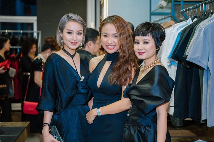 Ca sĩ thùy chi ngày càng xinh đẹp không ngại đội mưa xem thời trang - 2