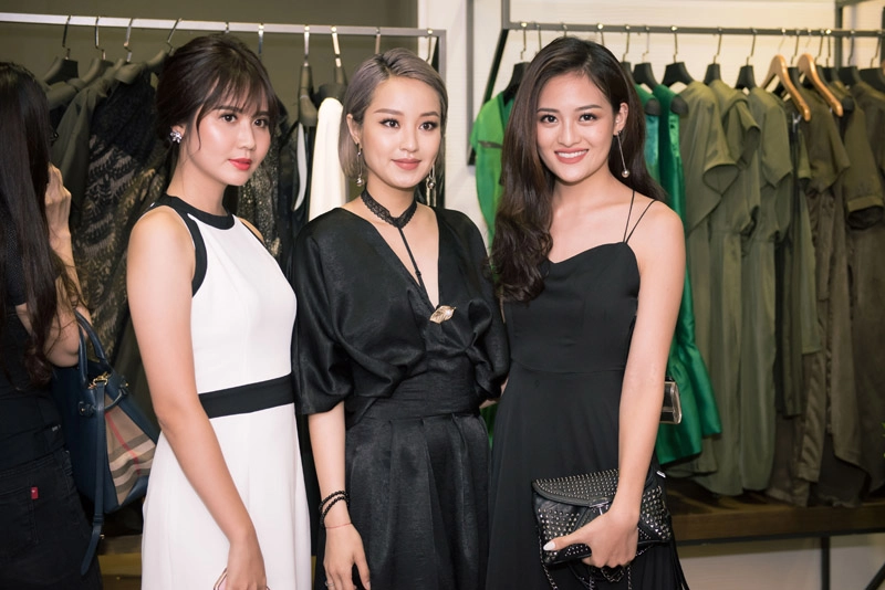 Ca sĩ thùy chi ngày càng xinh đẹp không ngại đội mưa xem thời trang - 7