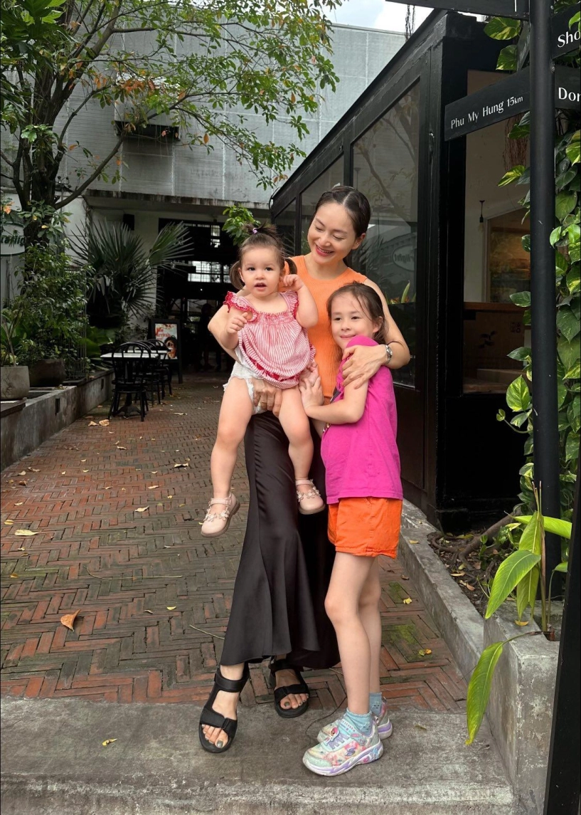 Cảnh lan phương chăm 2 ái nữ mà không có bảo mẫu kiếm 7 tỷnăm vẫn lo sợ chồng tây giành quyền nuôi con - 10