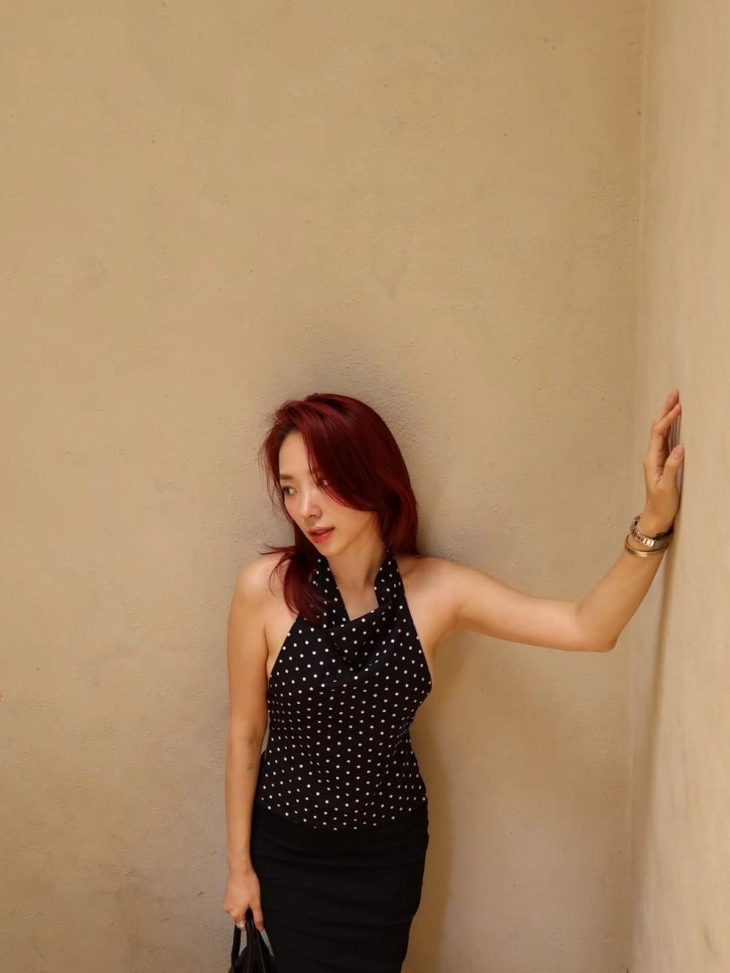 chị đẹp tóc tiên khoe lưng trần cực cháy trong bộ ảnh mới - 1