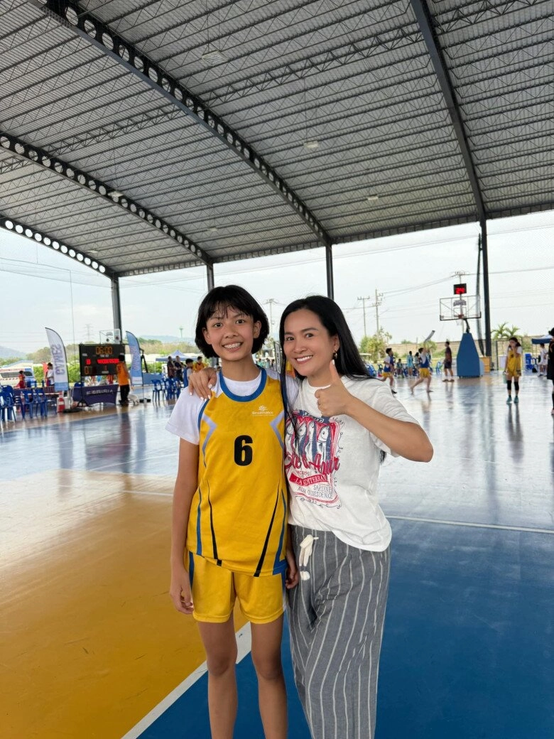 Con gái bình minh máu chiến y hệt bố 13 tuổi sở hữu cặp chân dài vượt bạn bè đồng trang lứa - 4