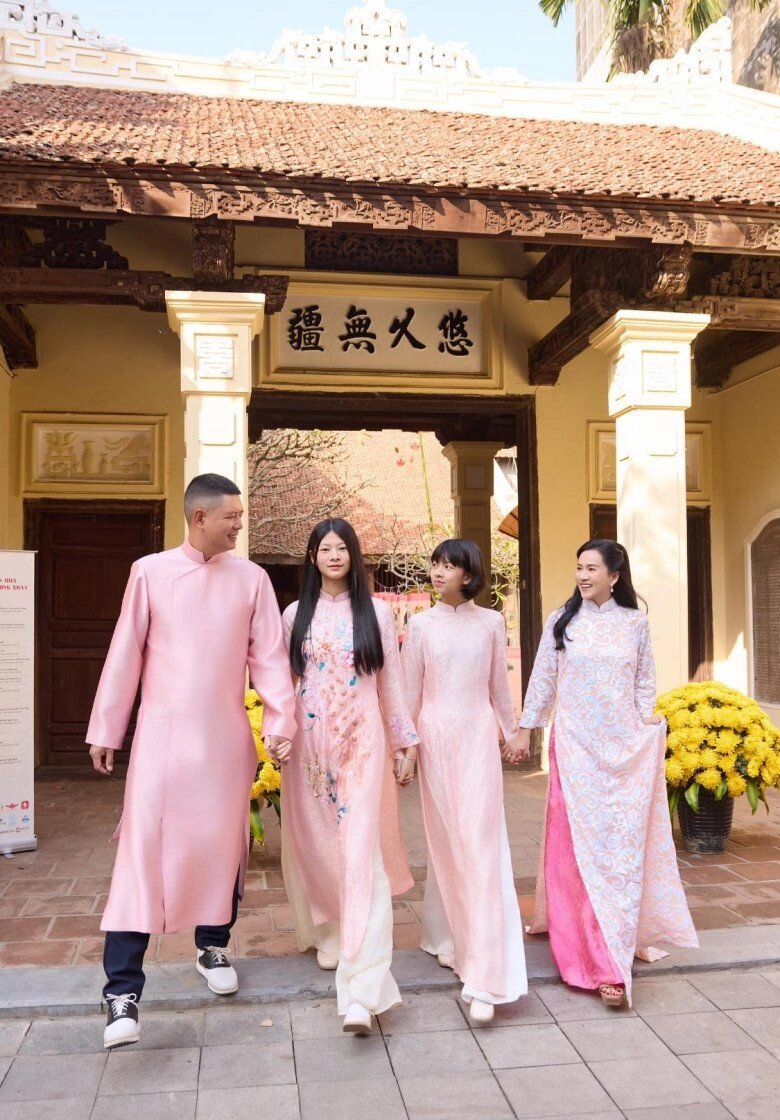 Con gái bình minh máu chiến y hệt bố 13 tuổi sở hữu cặp chân dài vượt bạn bè đồng trang lứa - 6