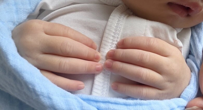 Con gái hhen niê chưa tròn 1 tháng tuổi tay chân đã dài ngoằng diện mạo xinh yêu chuẩn gen hoa hậu - 8