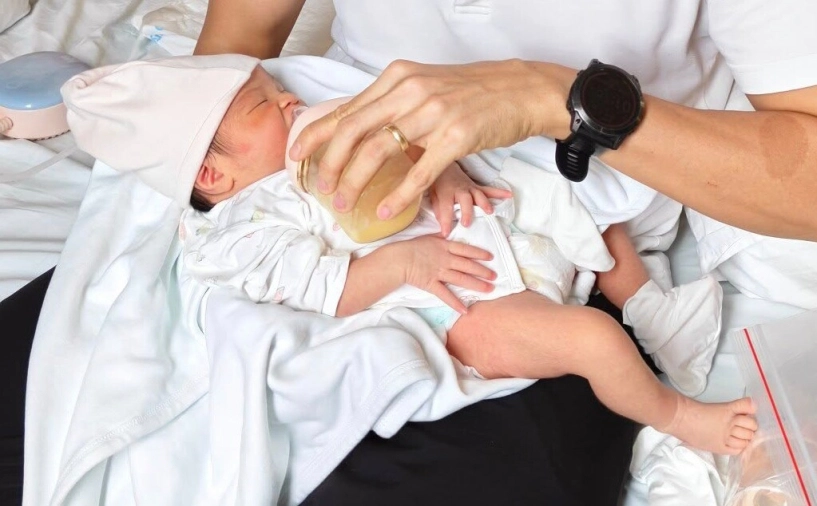 Con gái hhen niê chưa tròn 1 tháng tuổi tay chân đã dài ngoằng diện mạo xinh yêu chuẩn gen hoa hậu - 10