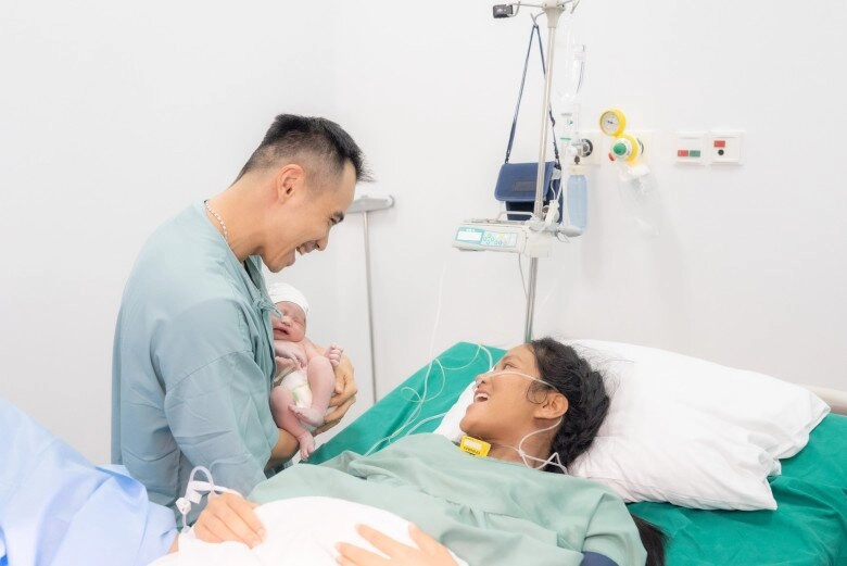 Hhen niê chi 300 triệu ở cữ phòng sang như khách sạn cảnh cả đội y tá chăm em bé khiến ai nhìn cũng ngưỡng mộ - 13