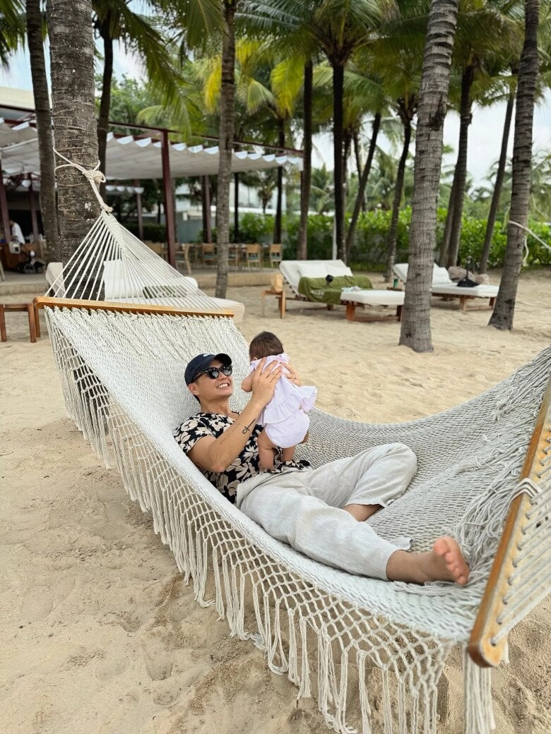 Con gái ngô thanh vân mới 3 tháng đã tốt tóc giống bố nữ đạo diễn u50 thấy ái nữ lớn quá nhanh - 3