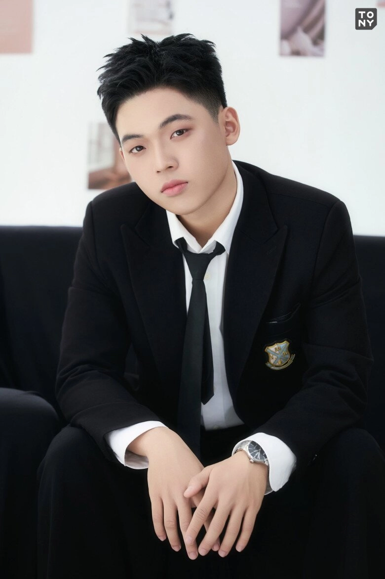 Con gái quyền linh rộ tin hẹn hò vì khoe ảnh nắm tay một ca sĩ ngoại hình điển trai từng thi the voice kids - 5