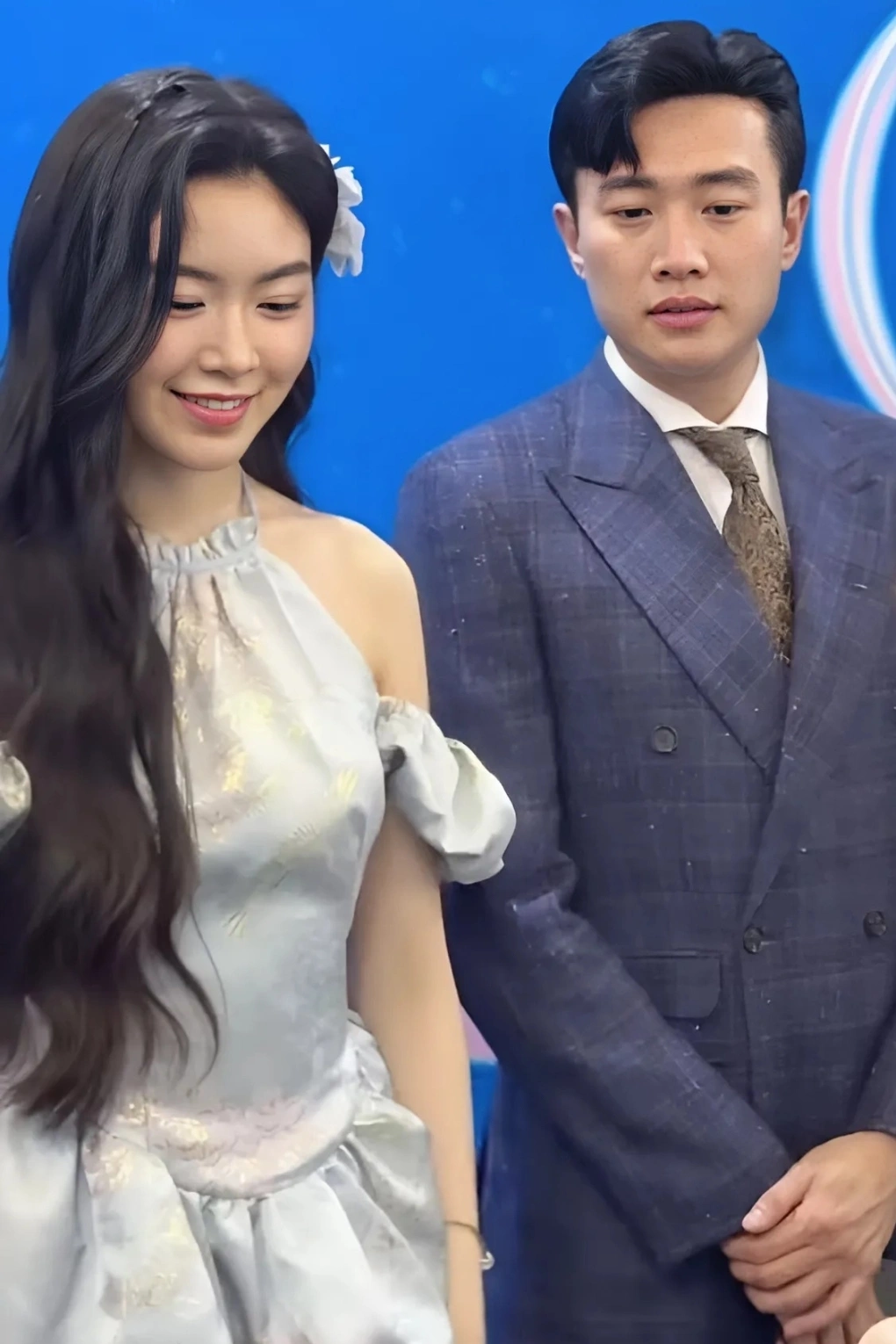 Con gái quyền linh rộ tin hẹn hò vì khoe ảnh nắm tay một ca sĩ ngoại hình điển trai từng thi the voice kids - 6