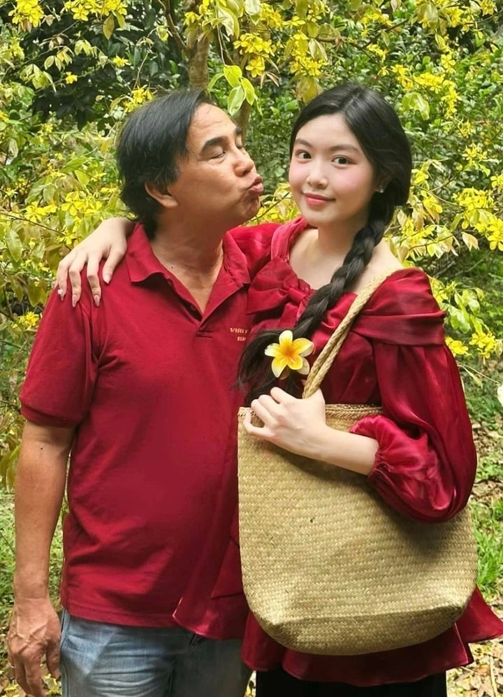 Con gái quyền linh rộ tin hẹn hò vì khoe ảnh nắm tay một ca sĩ ngoại hình điển trai từng thi the voice kids - 7