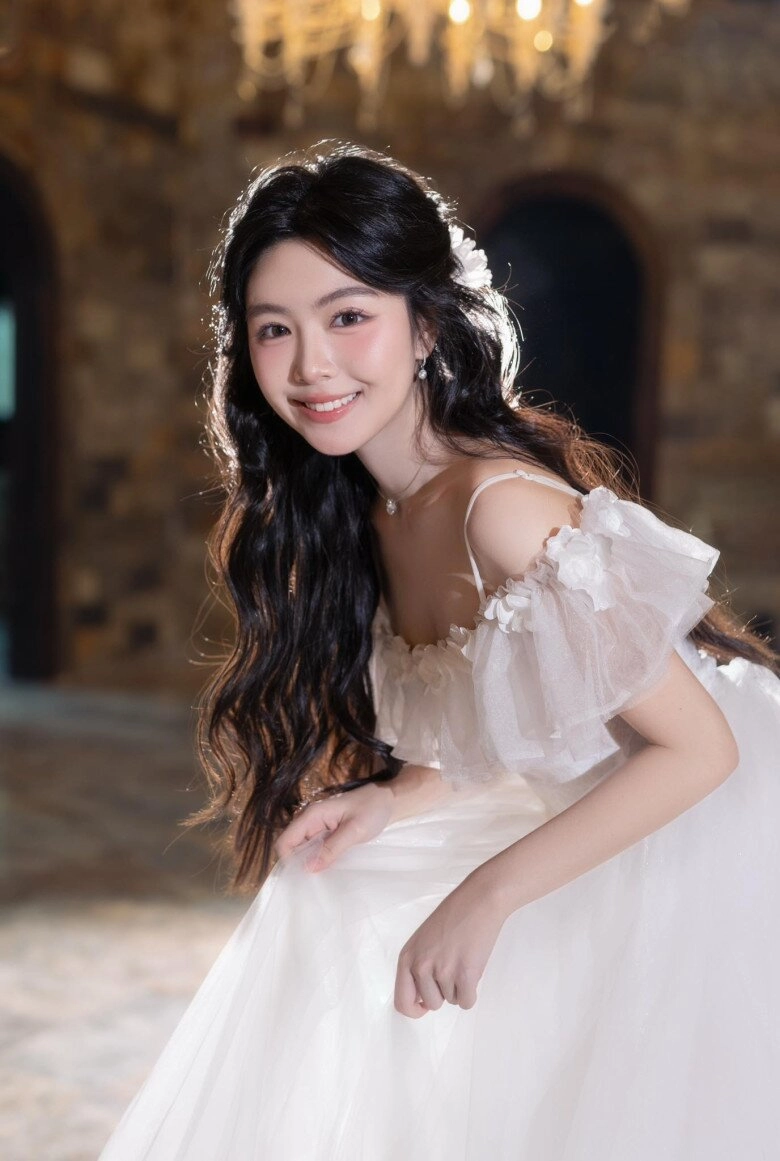 Con gái quyền linh rộ tin hẹn hò vì khoe ảnh nắm tay một ca sĩ ngoại hình điển trai từng thi the voice kids - 8