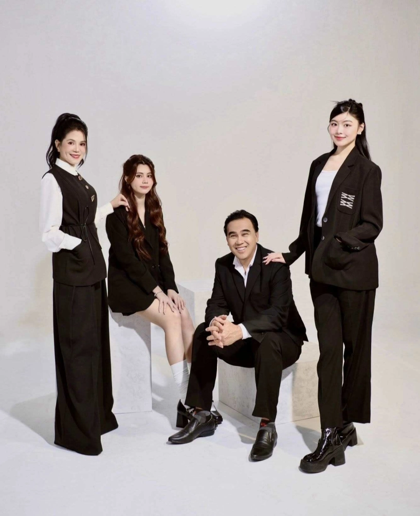 Con gái quyền linh rộ tin hẹn hò vì khoe ảnh nắm tay một ca sĩ ngoại hình điển trai từng thi the voice kids - 10