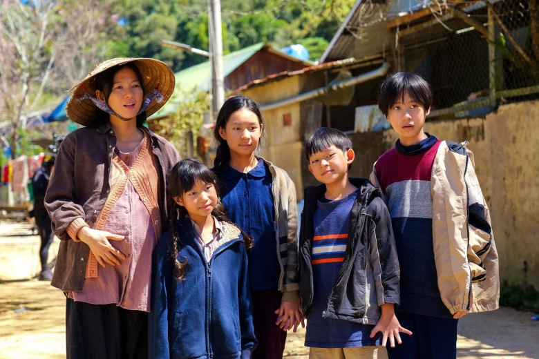 Con sao việt đóng phim quý tử thái hòa tuyệt đối điện ảnh trần bờm nhà trần lực lần đầu đã vào vai chính - 13