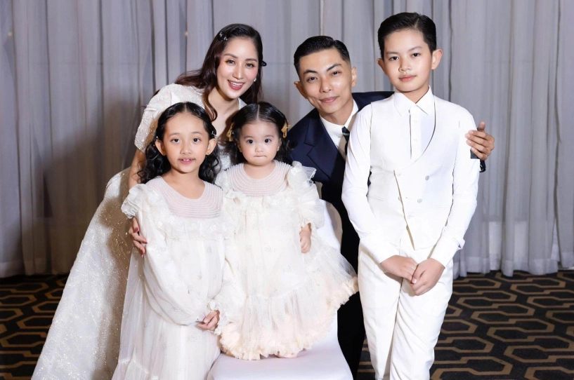 Con trai khánh thi - phan hiển 10 tuổi sở hữu số huy chương khổng lồ nói bố mẹ hung dữ như nhau - 3