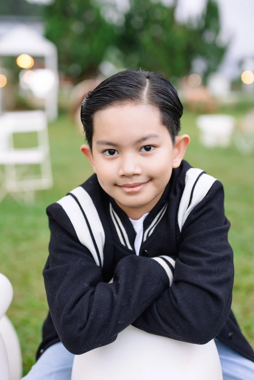 Con trai khánh thi - phan hiển 10 tuổi sở hữu số huy chương khổng lồ nói bố mẹ hung dữ như nhau - 6