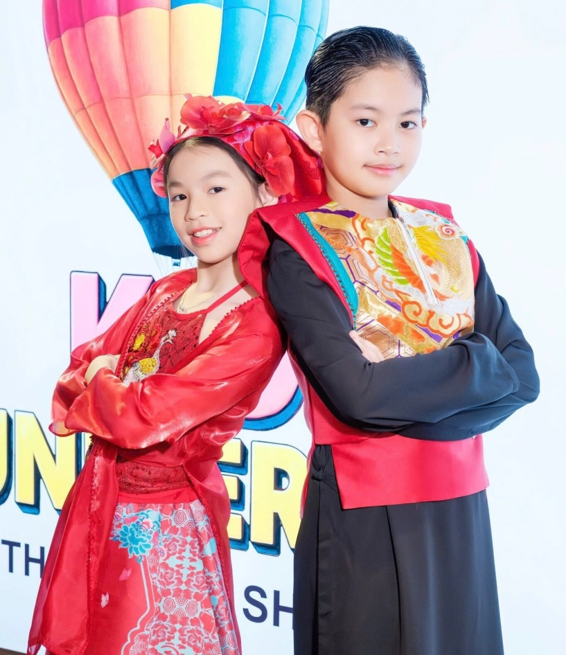 Con trai khánh thi - phan hiển 10 tuổi sở hữu số huy chương khổng lồ nói bố mẹ hung dữ như nhau - 11