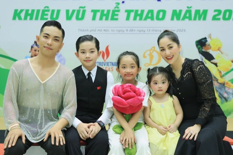 Con trai phan hiển 10 tuổi cao gần 1m6 bật khóc tự ái vì mẹ khánh thi ngay sau khi đoạt 8 hcv - 7