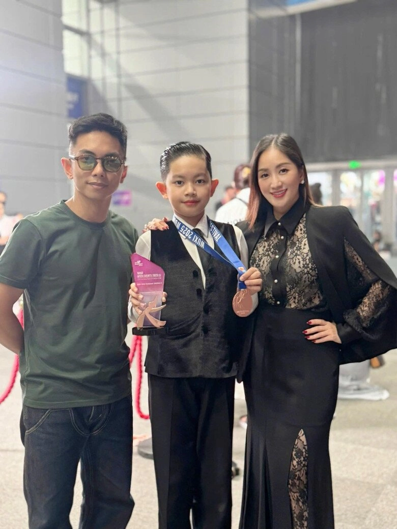 Con trai phan hiển 10 tuổi cao gần 1m6 bật khóc tự ái vì mẹ khánh thi ngay sau khi đoạt 8 hcv - 8