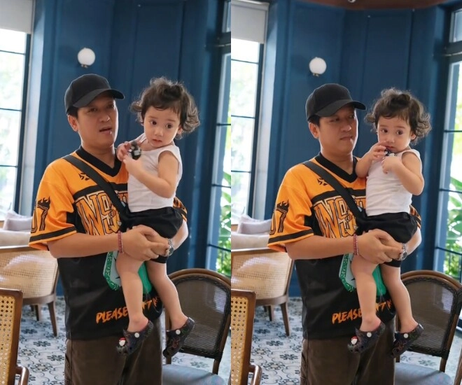 Con trai trường giang sở hữu mái tóc xoăn dài như lai tây giản dị giống hệt bố danh hài - 1