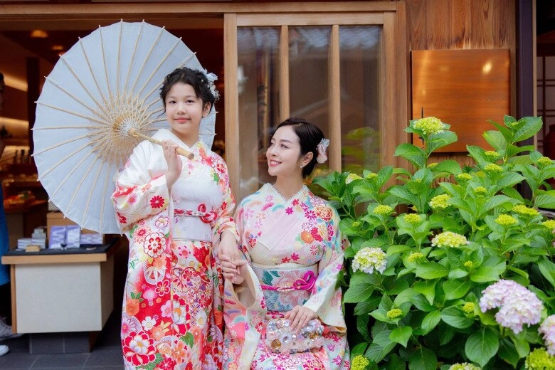 Cùng cảnh 4 con jennifer phạm mát tay bé nào cũng tài giỏi phương lê khoe ái nữ học trường danh giá tại anh - 12