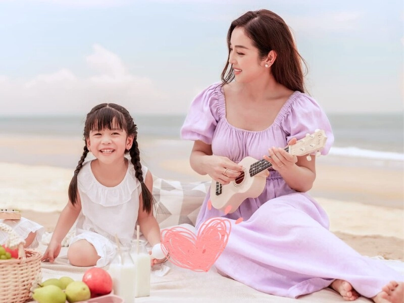 Cùng cảnh 4 con jennifer phạm mát tay bé nào cũng tài giỏi phương lê khoe ái nữ học trường danh giá tại anh - 17