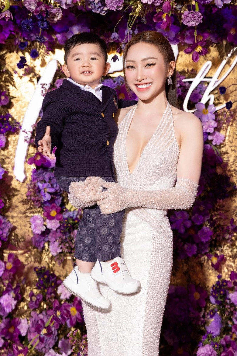 Cưng xỉu clip quý tử chi bảo khoanh tay nịnh bố để xin tiền đưa ra nhiều lý lẽ tự nhận là em bé ngoan - 6