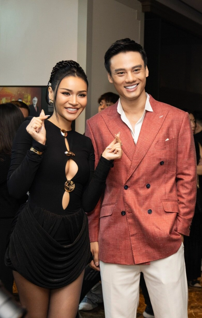 Dahan phương oanh hoá tổng tài cuốn hút xuất hiện khác biệt bên dàn mỹ nhân gợi cảm - 3