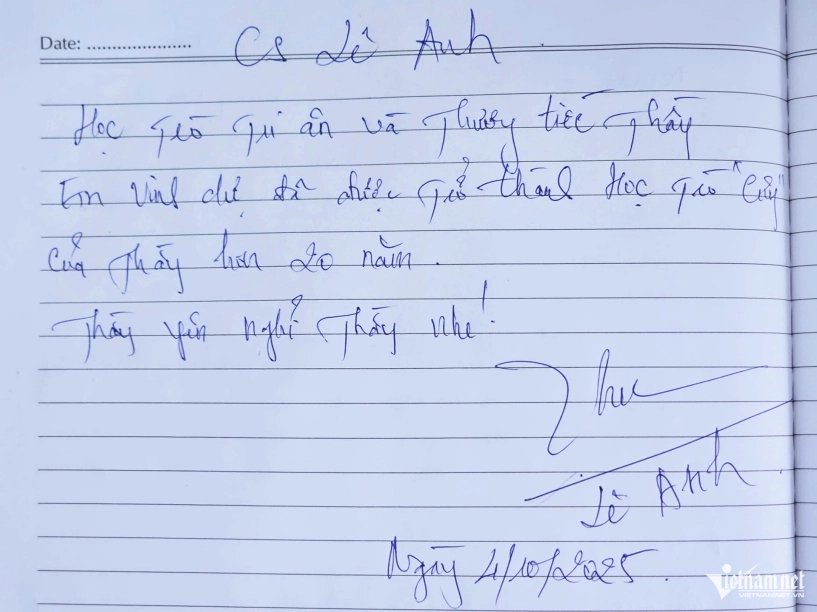 Đám tang nsnd thế hiển vợ túc trực bên linh cữu gửi lời nhắn xé lòng - 12