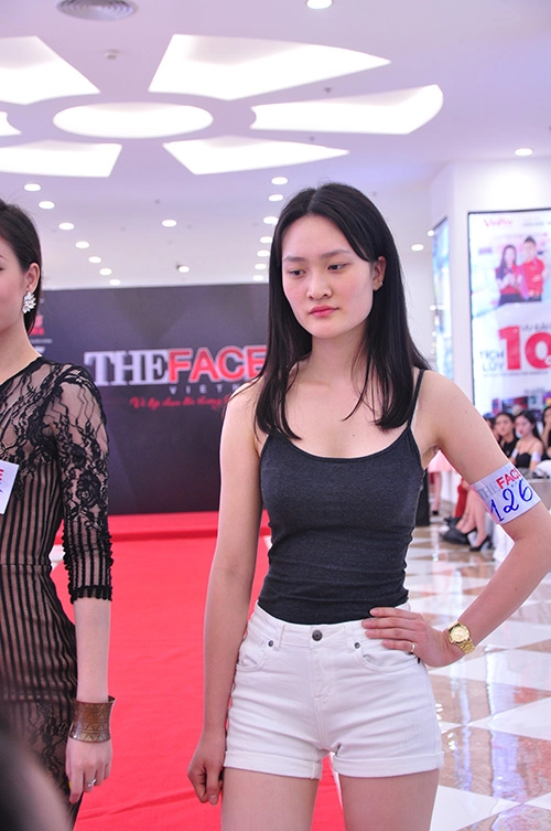 Dàn thiếu nữ xinh đẹp mặc soóc katun quy tụ ở hn - 9