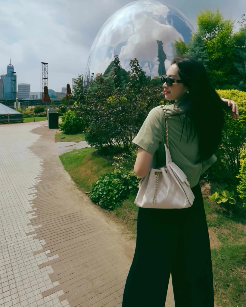 Đặng thu thảo diện túi trăm triệu đồng giống dàn phu nhân hào môn - 1