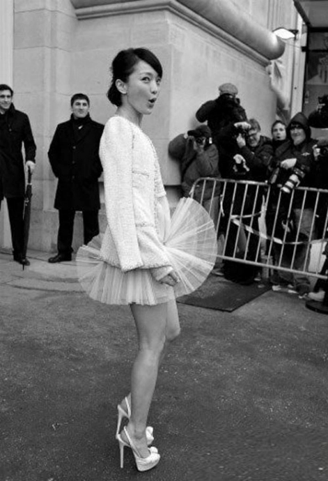 Đang xúng xính váy áo xinh đẹp sao hết hồn hết vía khi gặp gió độc - 8