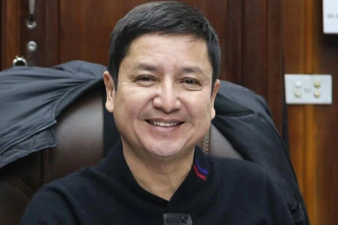 Danh hài xuất thân thợ mộc giờ làm thành viên hội đồng quản trị tập đoàn bế con trai bị hiểu lầm là ông nội - 2