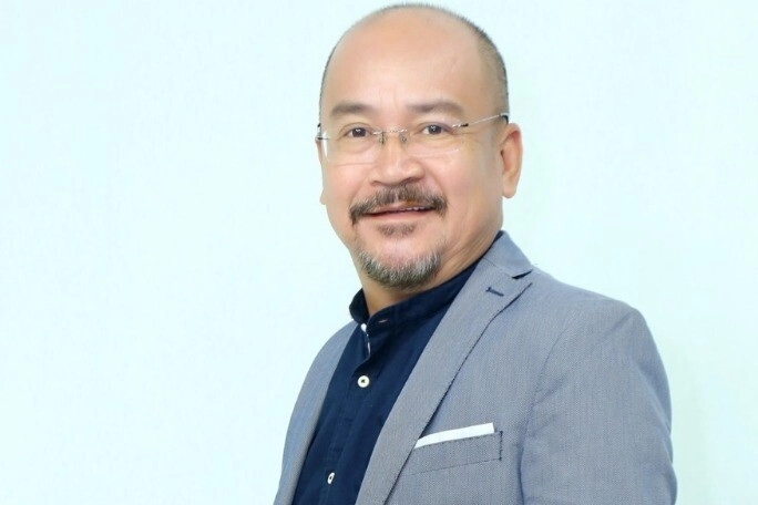 Danh hài xuất thân thợ mộc giờ làm thành viên hội đồng quản trị tập đoàn bế con trai bị hiểu lầm là ông nội - 3