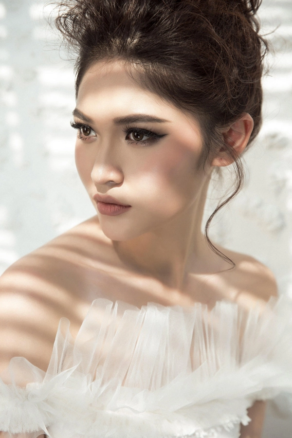 Đây chính là nàng á hậu vừa tạo nên những cuộc đụng hàng liên hoàn - 4