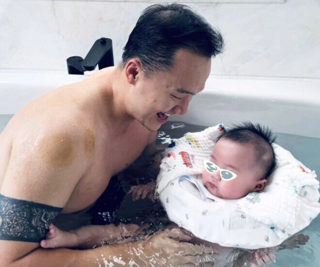 Diễm my 9x chăm con trai đến bầm tím cả trán quý tử chưa tròn 1 tuổi đã phải học cả núi sách - 6