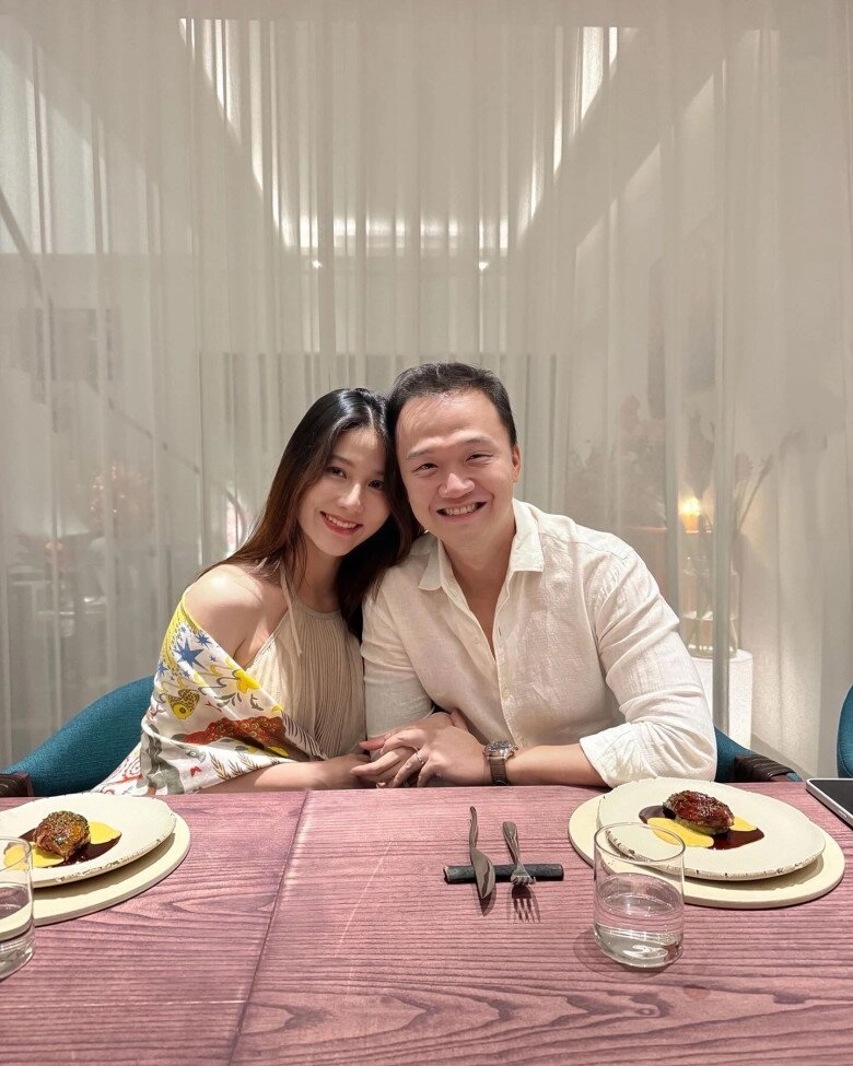 Diễm my 9x chăm con trai đến bầm tím cả trán quý tử chưa tròn 1 tuổi đã phải học cả núi sách - 10