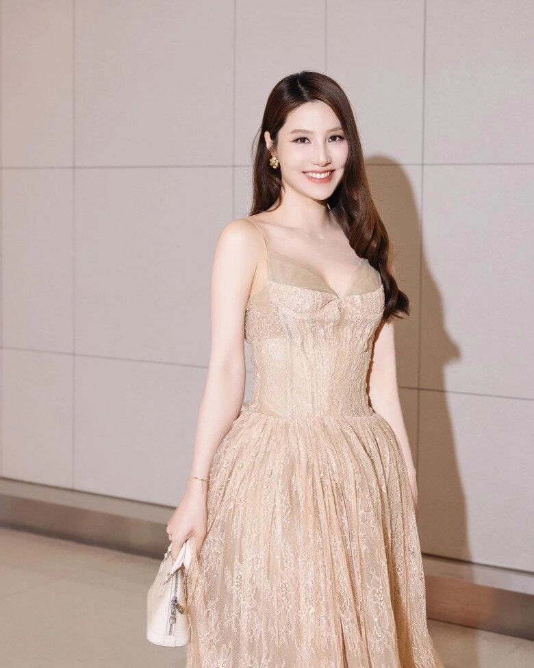 Diễm my 9x chăm con trai đến bầm tím cả trán quý tử chưa tròn 1 tuổi đã phải học cả núi sách - 11