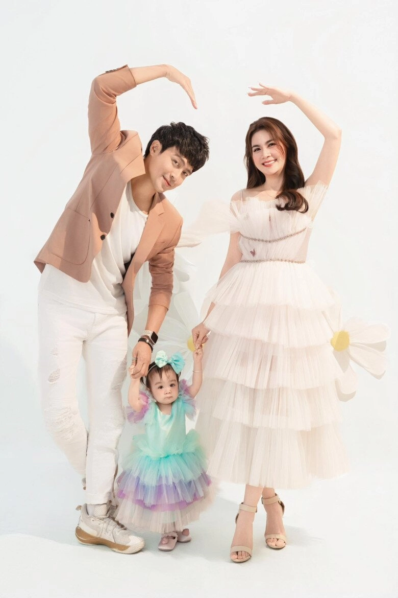 Diễn viên kha lyvợ chồng tôi tiếc nuối khi chưa kịp chụp bộ ảnh trung thu cho con gái - 4