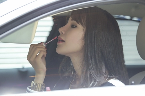 Diệp lâm anh tự tin khoe nội y nhưng không phản cảm - 1