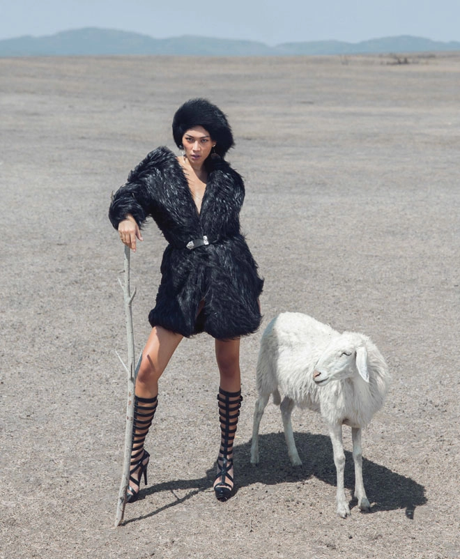 Diệu huyền mặc kín bưng vẫn nóng rẫy trên cát - 2