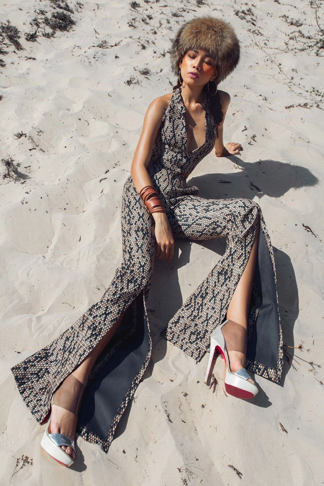 Diệu huyền mặc kín bưng vẫn nóng rẫy trên cát - 6