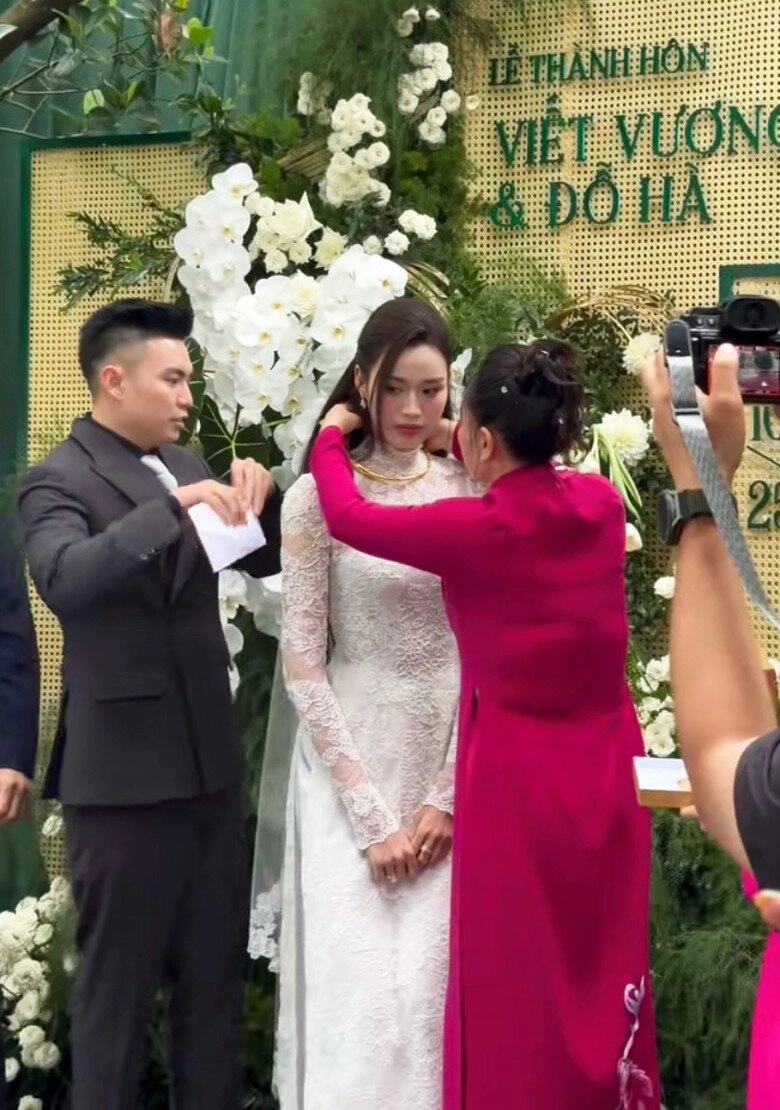 Đỗ thị hà và thiếu gia viết vương đội mưa làm lễ thành hôn rạp cưới lớn nhất quảng trị bị rách do bão số 12 - 5