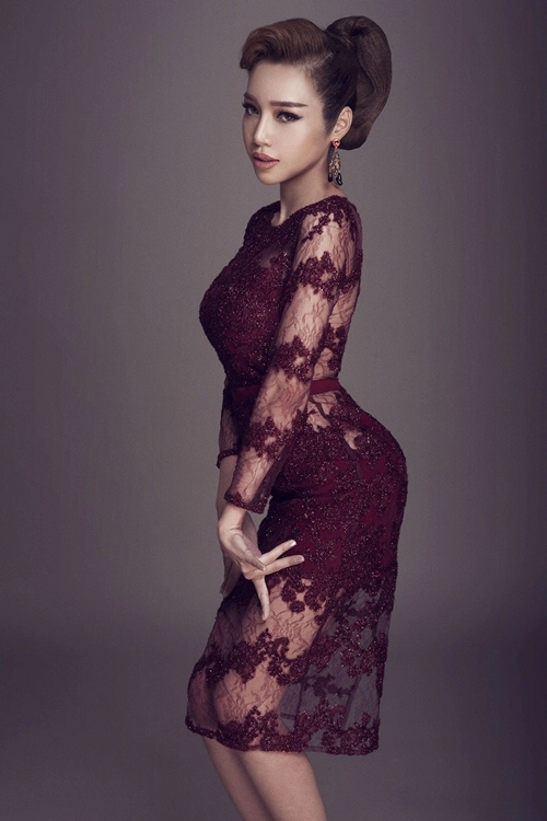 Elly trần khoe thân hình hấp dẫn với váy áo táo bạo - 4