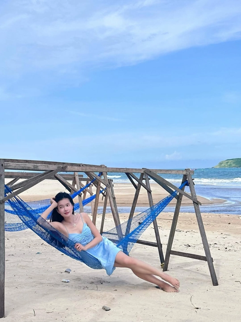 Gái xinh đỗ yên đan khoe vóc dáng nuột nà ở biển phú yên - 1
