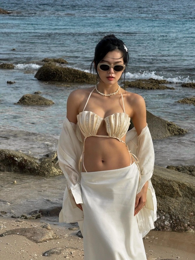 Gái xinh đỗ yên đan khoe vóc dáng nuột nà ở biển phú yên - 9