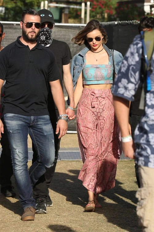 Ghen tị với váy áo xinh đẹp của bạn gái tại lễ hội coachella - 6